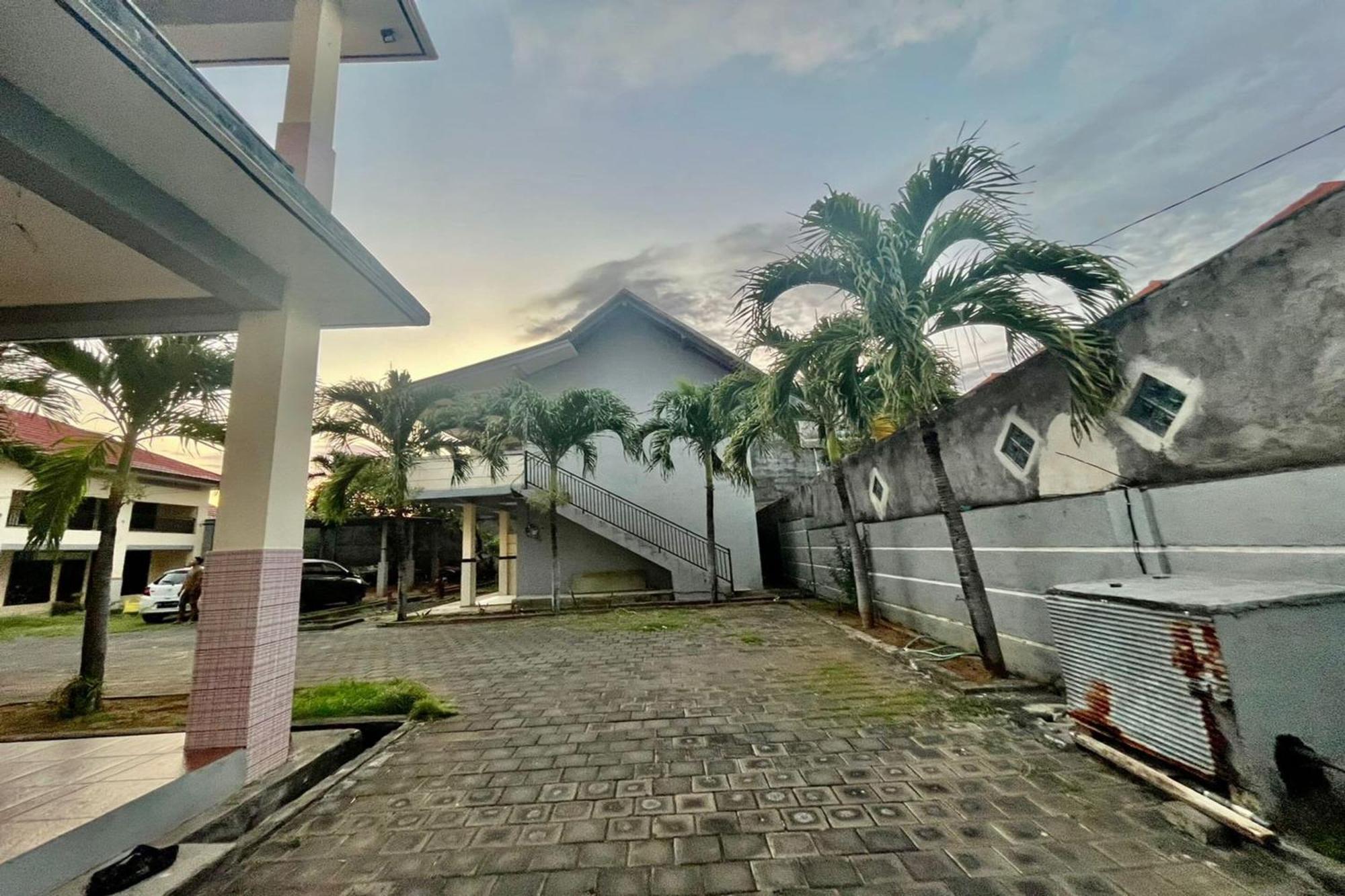 Oyo Life 93504 Kost Krisna Hotel Temukus Exterior foto